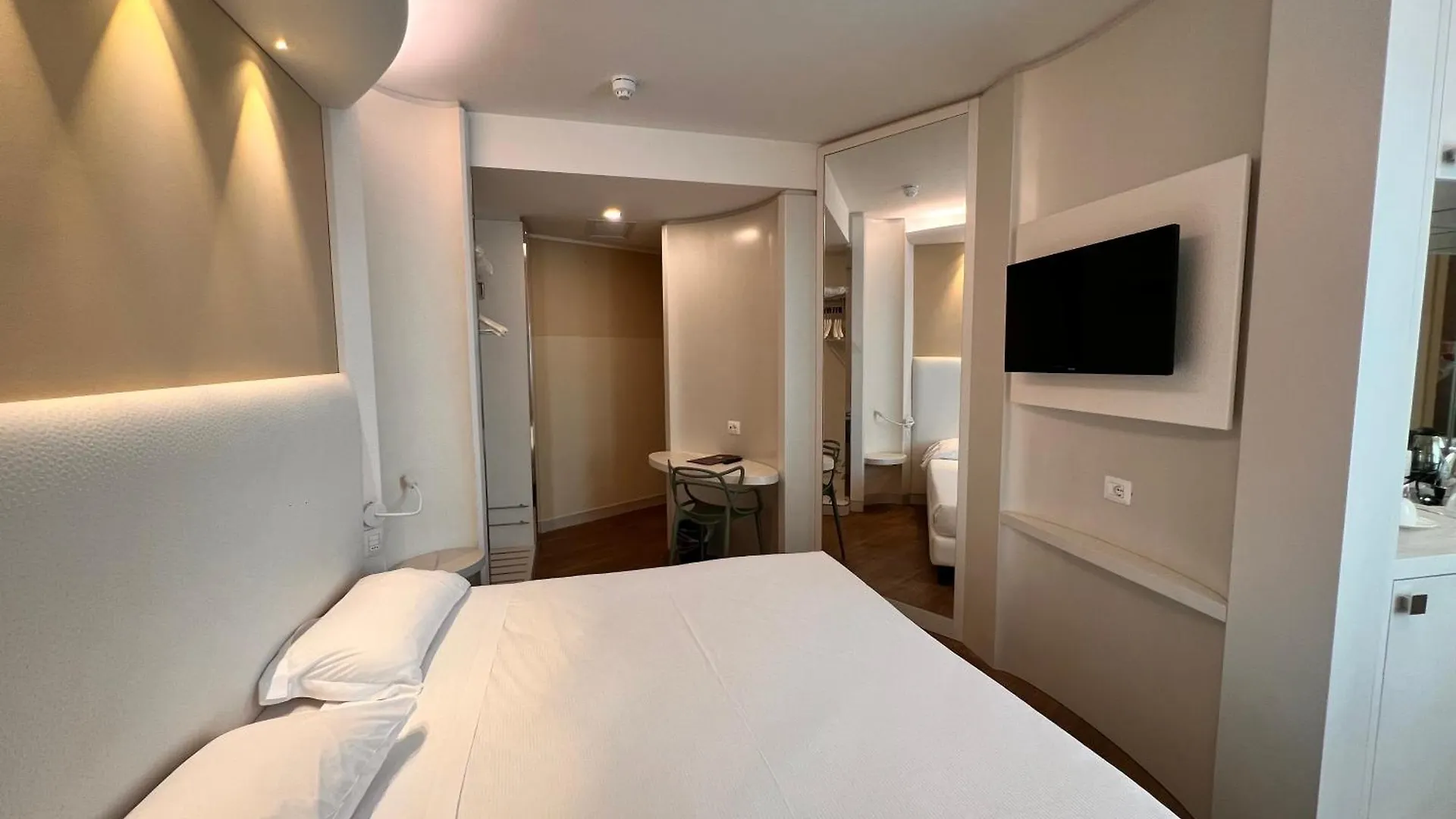 Ark Hotel Verona 4*,