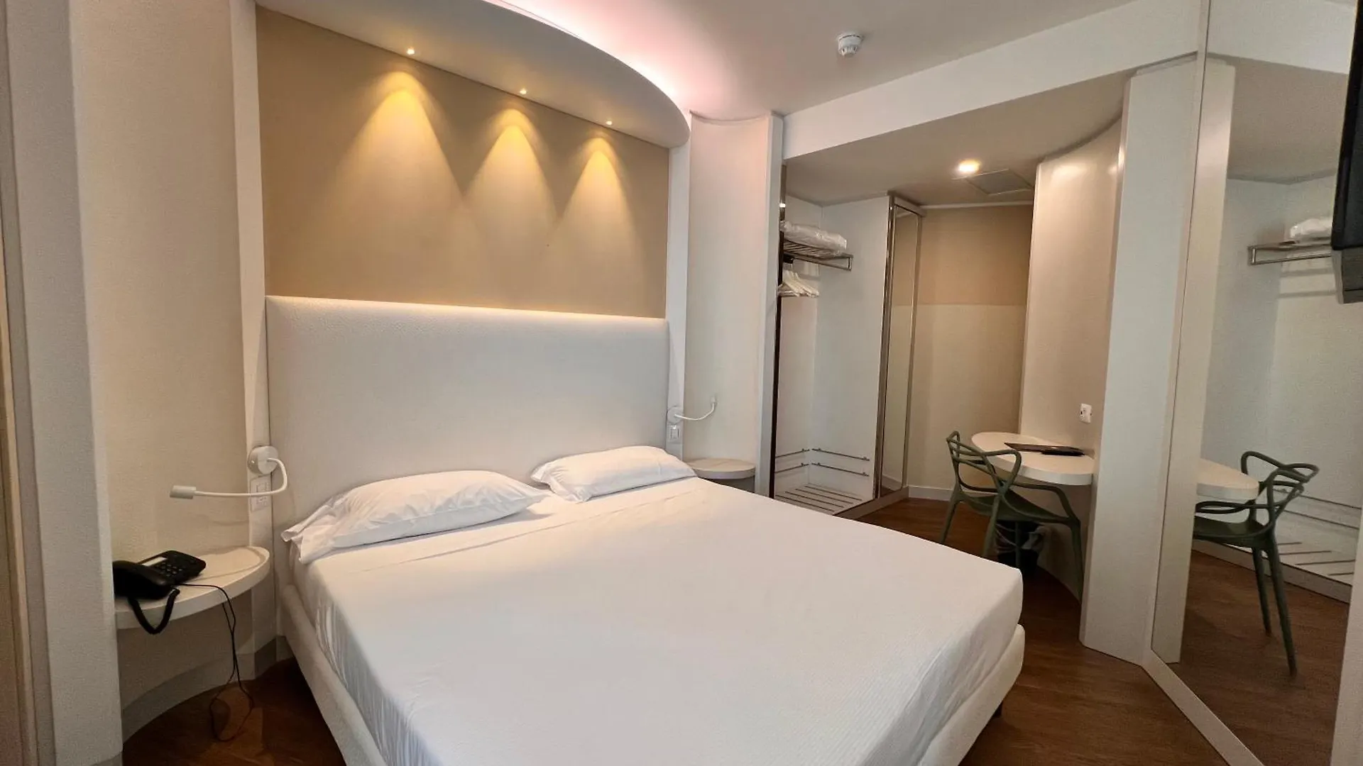 Ark Hotel Verona 4*,